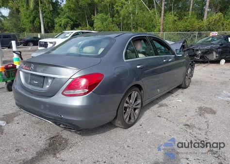 2018 Mercedes-Benz C 300 z USA, uszkodzony, nr VIN 55SWF4JB6JU251784